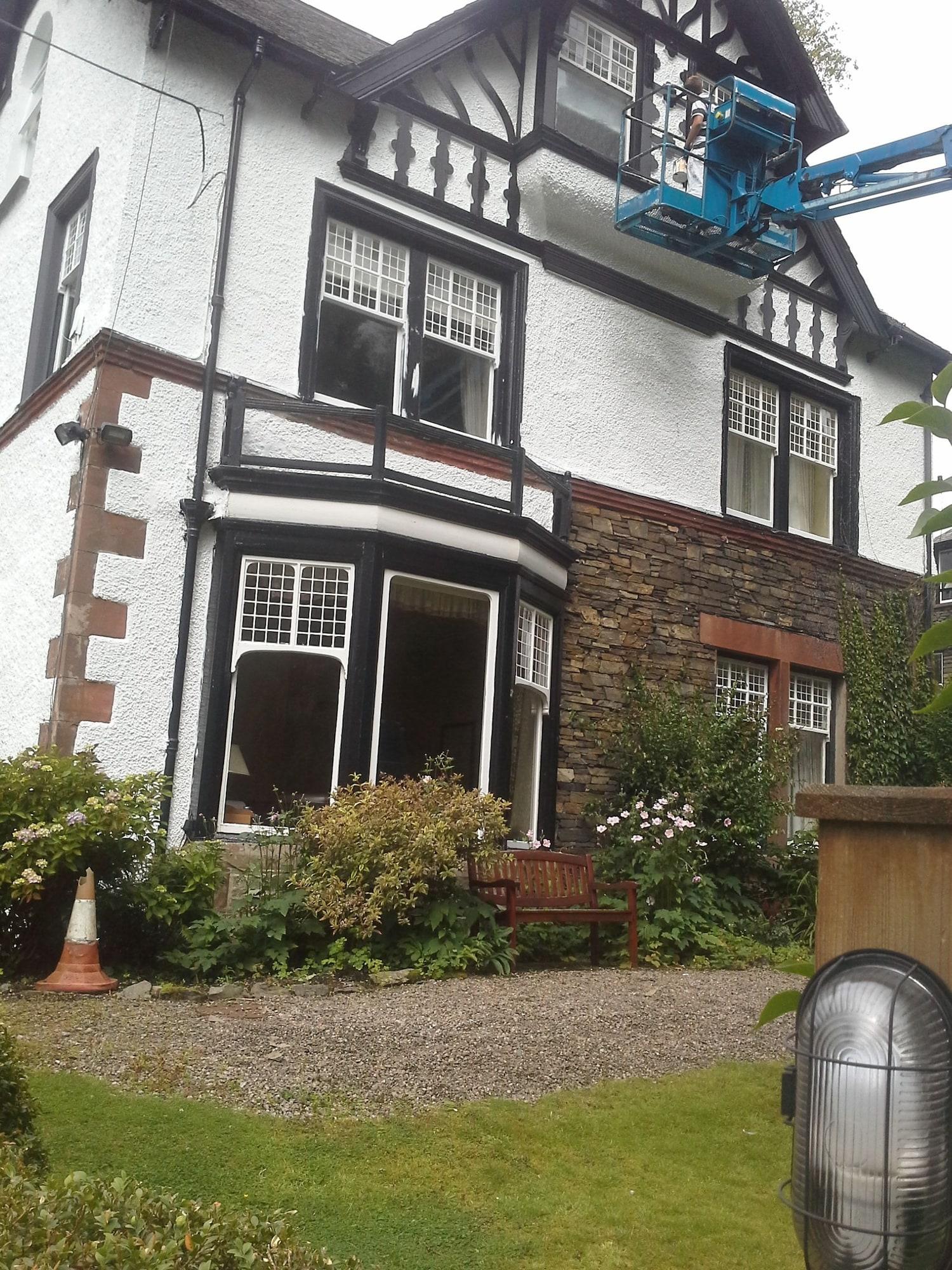 Burn Garden - On Windermere 4*
